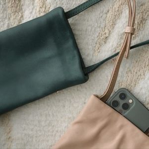 🆕 PARKER CLAY SELILI PHONE BAG JADE